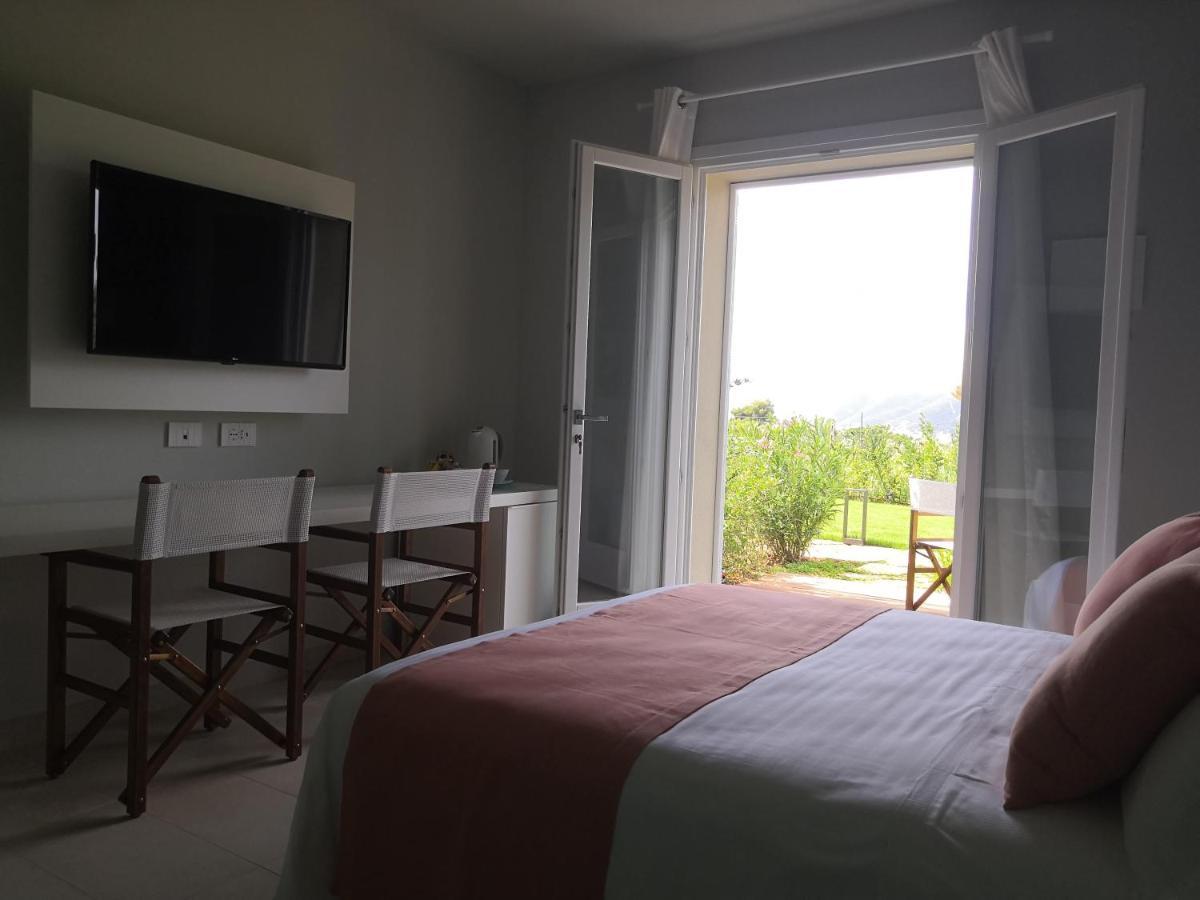 Stile Libero B&B Lacona Bagian luar foto