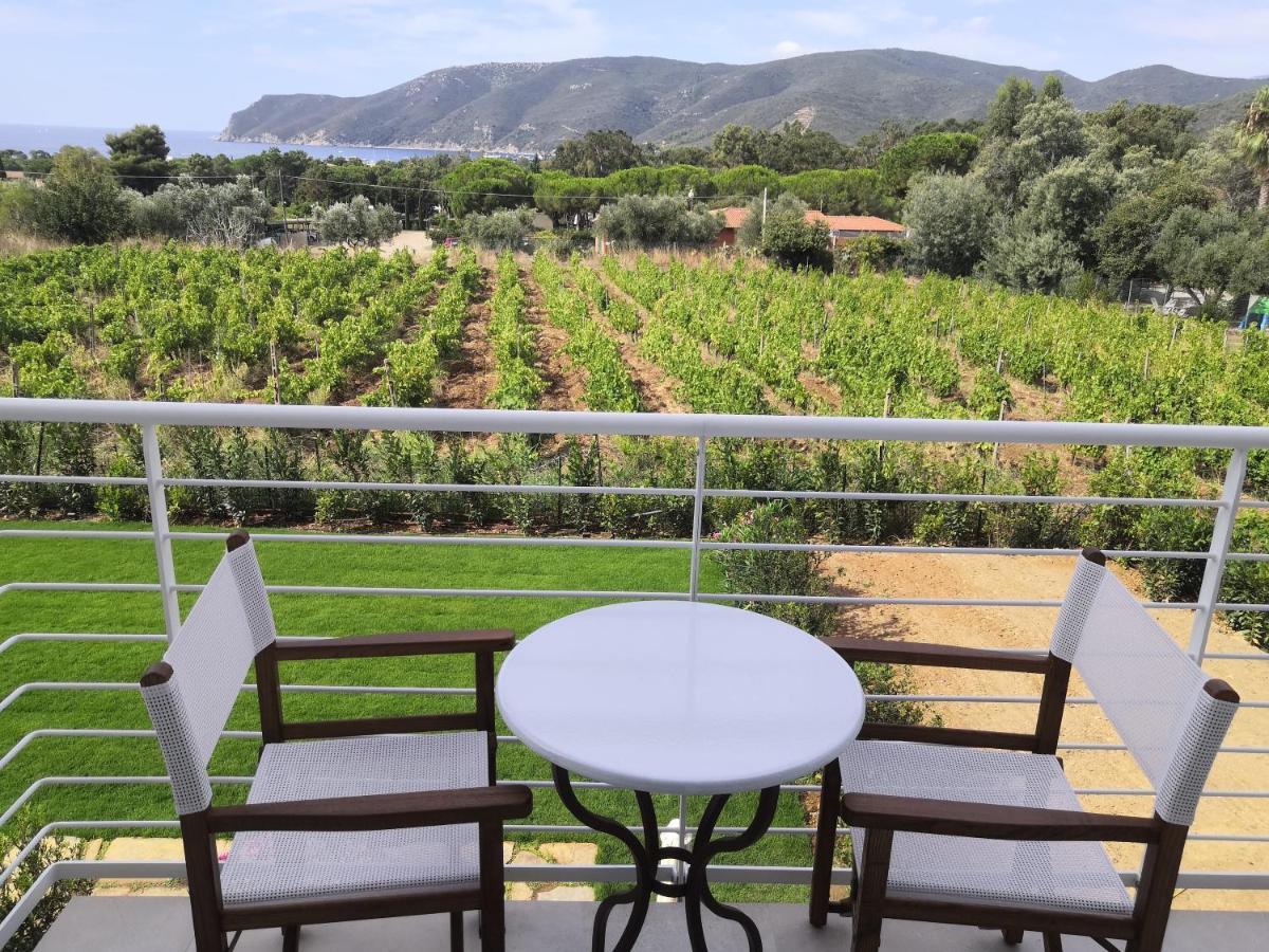 Stile Libero B&B Lacona Bagian luar foto