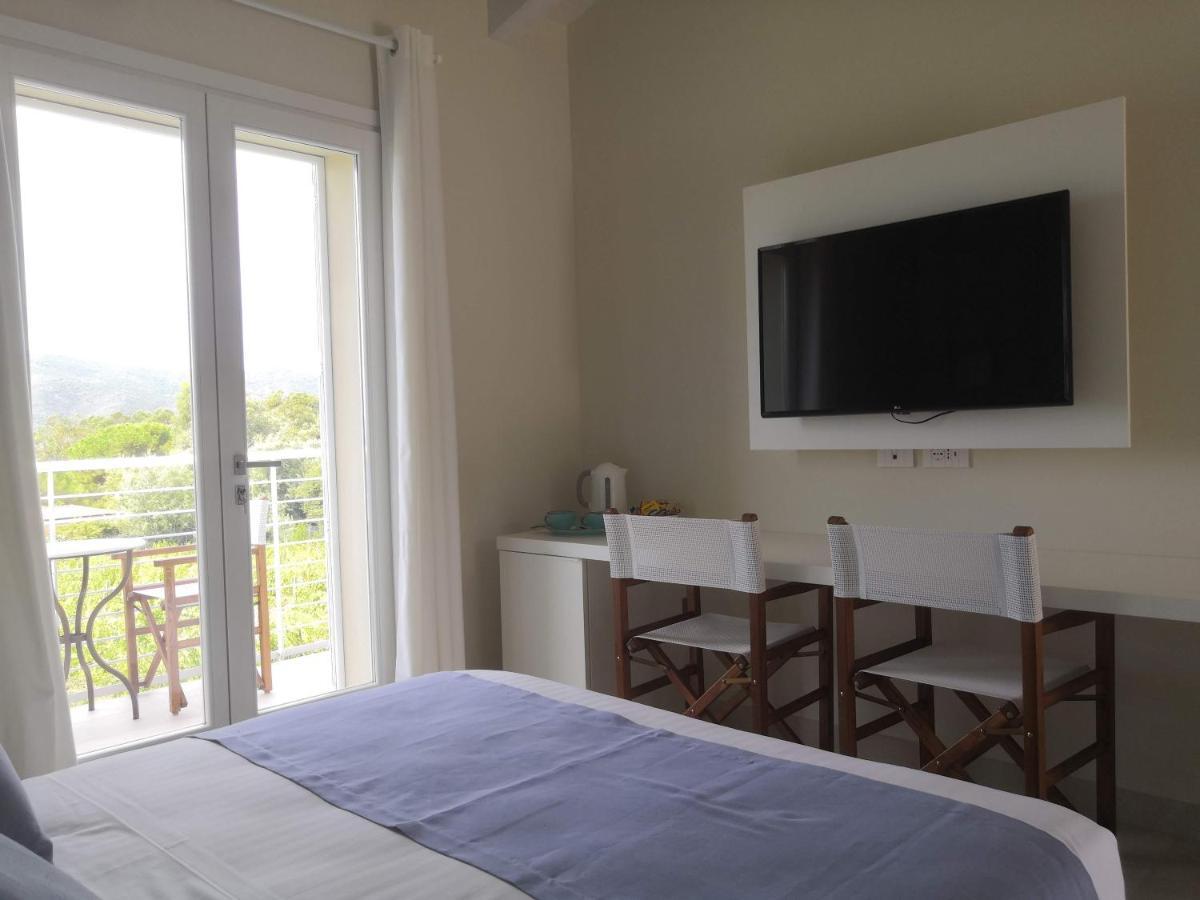 Stile Libero B&B Lacona Bagian luar foto